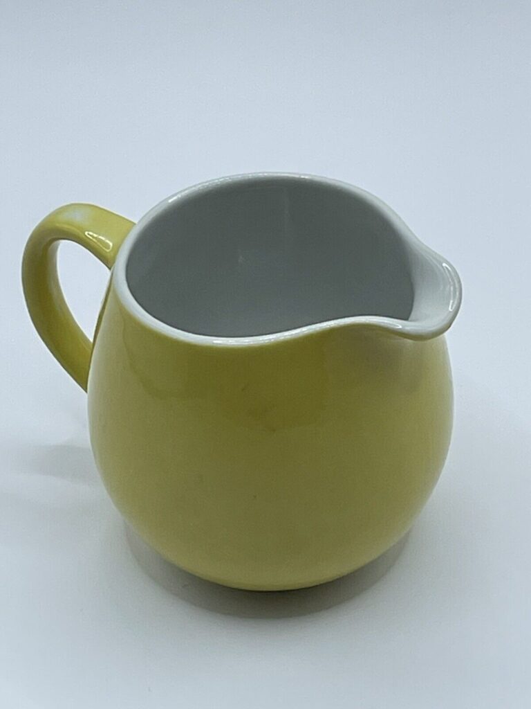 Read more about the article Arabia Finland Yellow White Interior Ceramic Creamer 3″ Midcentury