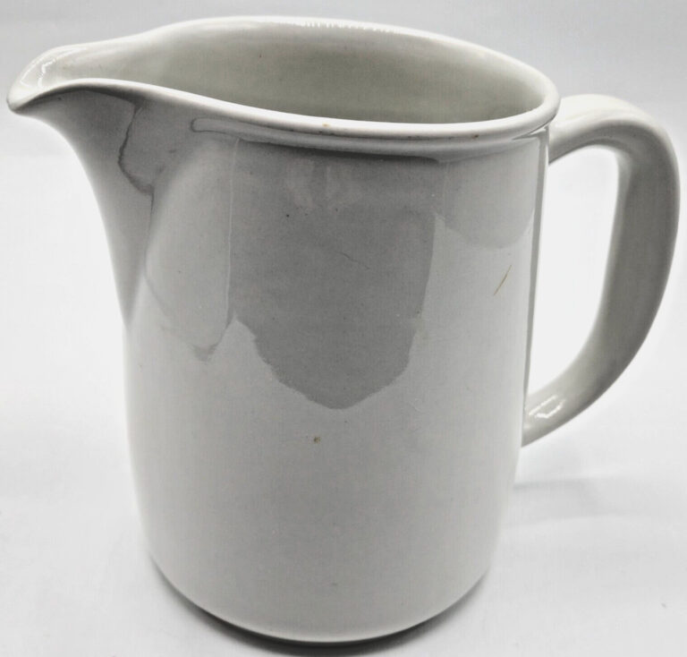 Read more about the article Vintage ARABIA FINLAND  32 oz TEEMA Pitcher – Off White FL-3  6″ tall  MCM