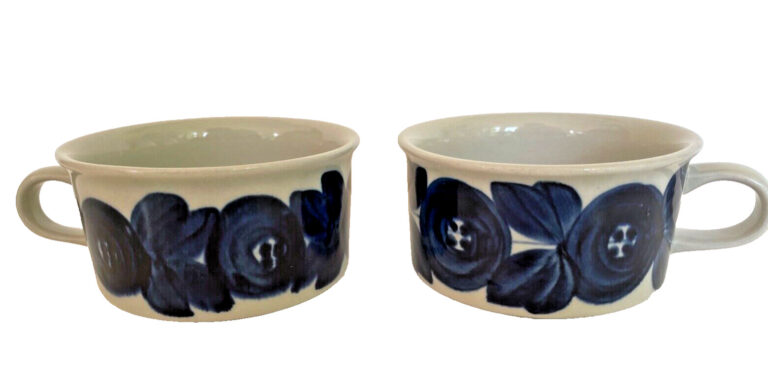 Read more about the article ARABIA FINLAND Anemone Flat Coffee Cup MCM Signed Set Of 2 Vintage_MINT