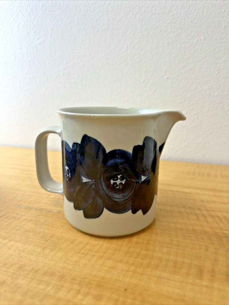 Read more about the article ARABIA Finland ANEMONE Blue 5.5″ – 32oz Pitcher *Ulla Procope Design