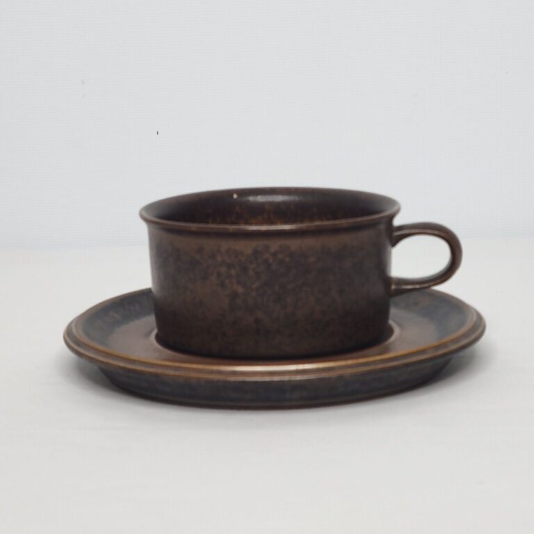 Read more about the article Vintage Arabia Finland Ruska Flat Coffee Tea Cup and Saucer Stoneware Chip