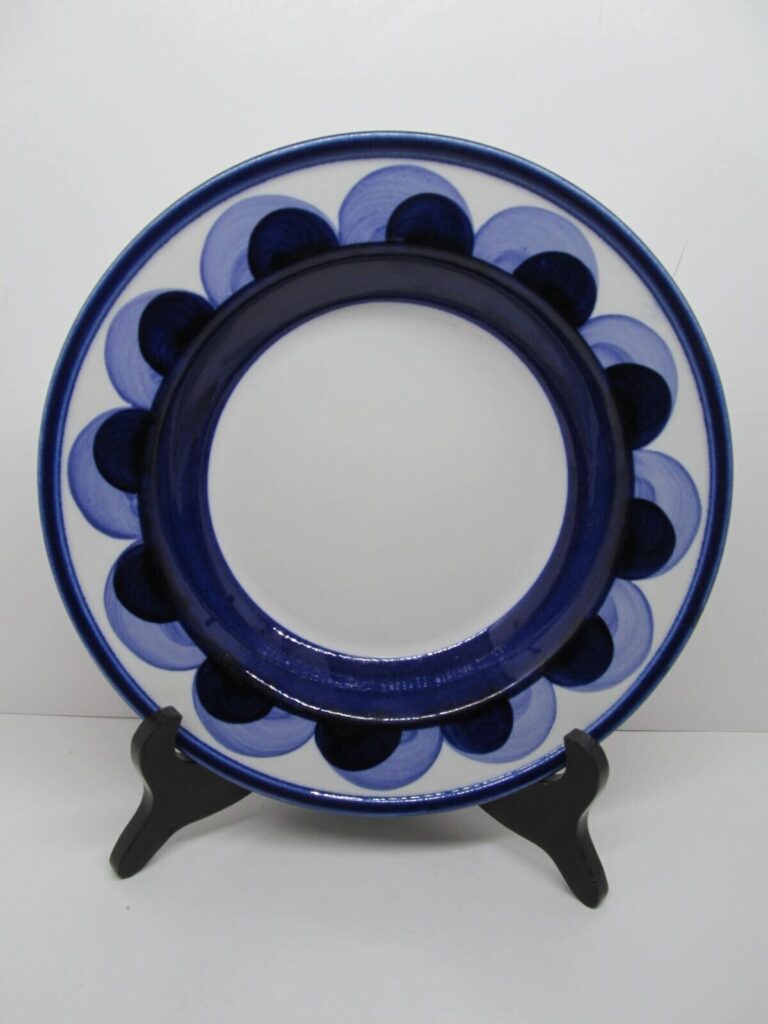 Read more about the article Vintage Arabia Finland Paju Blue and White Soup Cereal Bowl