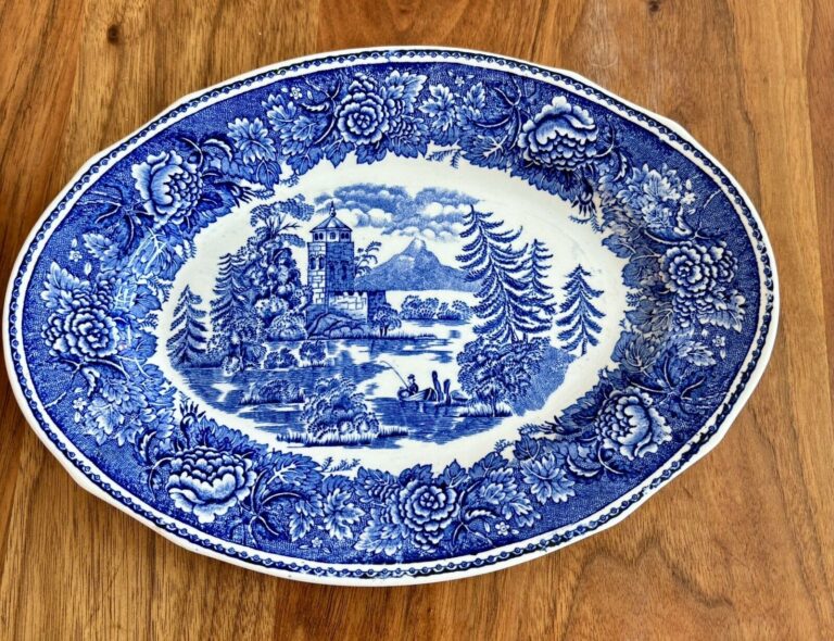 Read more about the article Vintage Arabia Suomi Landscape Blue and White Finland # 7 Platter 11″ x 7 3/4″