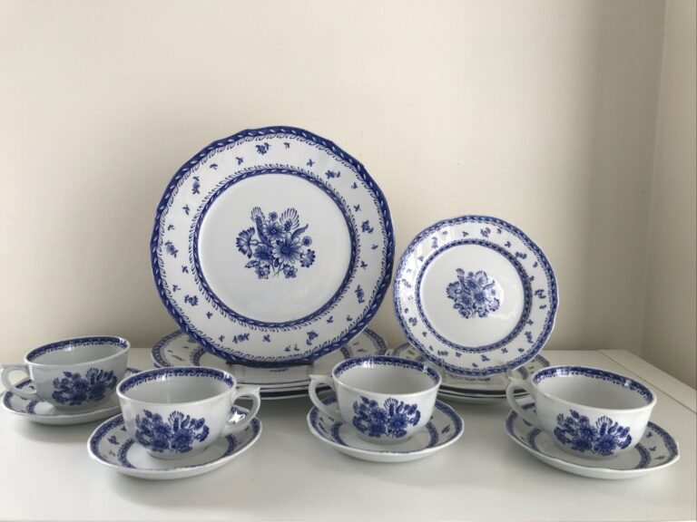 Read more about the article 4 Pl. Settings – 16pc. Vtg. Arabia Finn Flowers Dinnerware Blue White Floral EUC