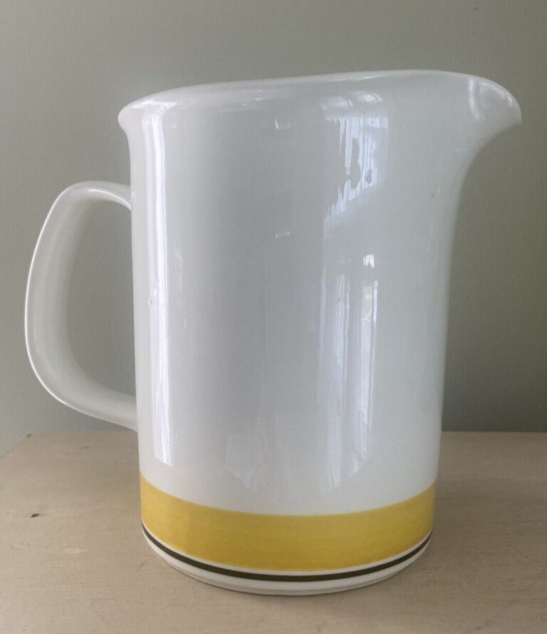 Read more about the article VINTAGE ARABIA FINLAND Faenza Yellow Black Stripe Pitcher 6-1/4”Tall