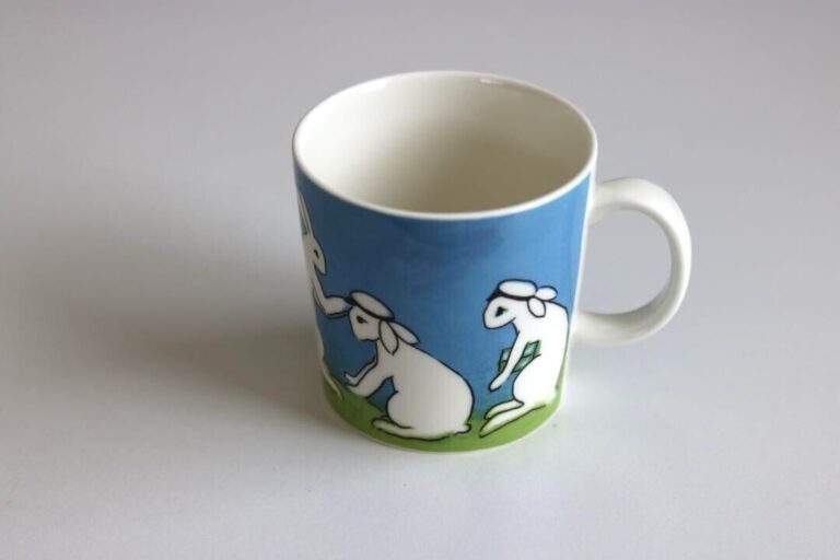 Read more about the article Arabia Helja Collection Bunny Mug High School Graduate 2003