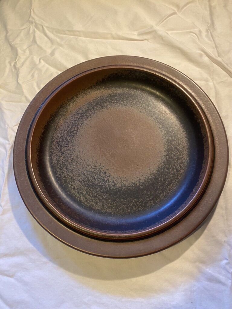 Read more about the article arabia finland ruska vintage 13 inch round serving platter