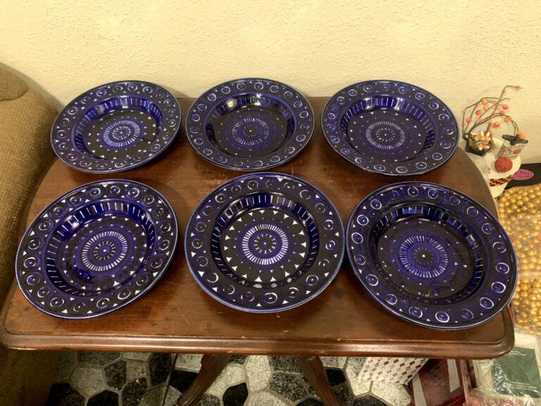 Read more about the article Arabia Finland Valencia Soup Salad Bowl Rimmed Cobalt Blue 9.25 x 1.75″ Set of 6