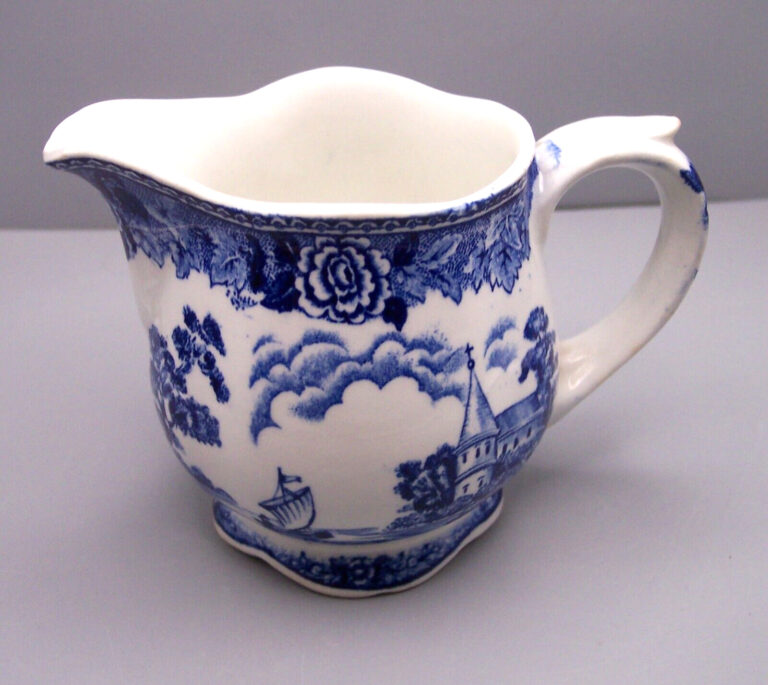 Read more about the article Vintage Arabia Ceramic Creamer Landscape Blue Finland