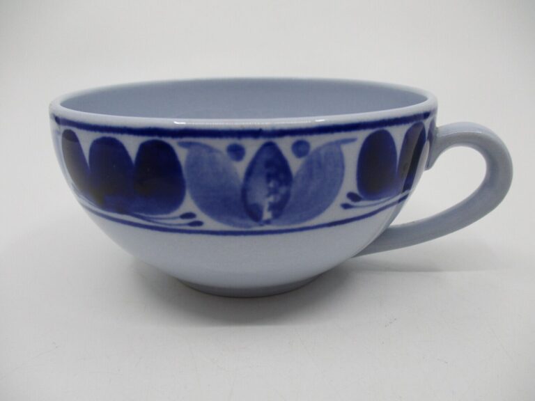 Read more about the article ARABIA OF FINLAND BLUE LAUREL CUP ONLY ( No saucer) – 2″ -1203G