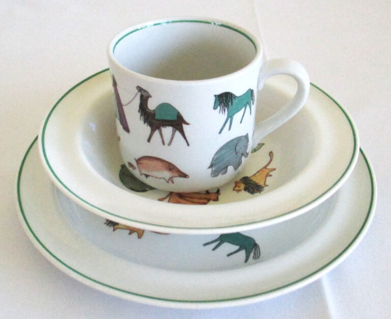 Read more about the article Three Piece Arabia Finland Childs Bowl  Plate and Mug Animals Parade Zoo