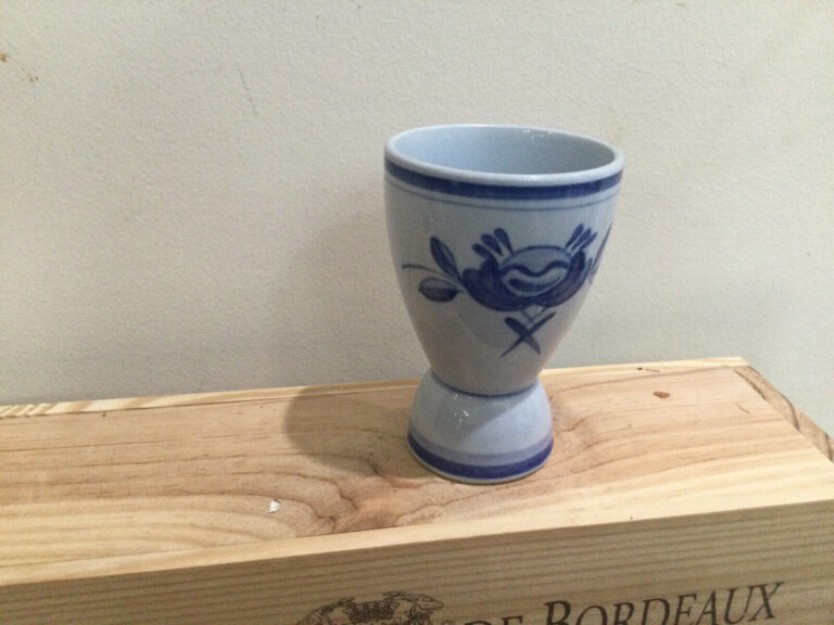 Read more about the article Arabia Finland Blue Rose Pattern Double 4″ Egg Cup MINT