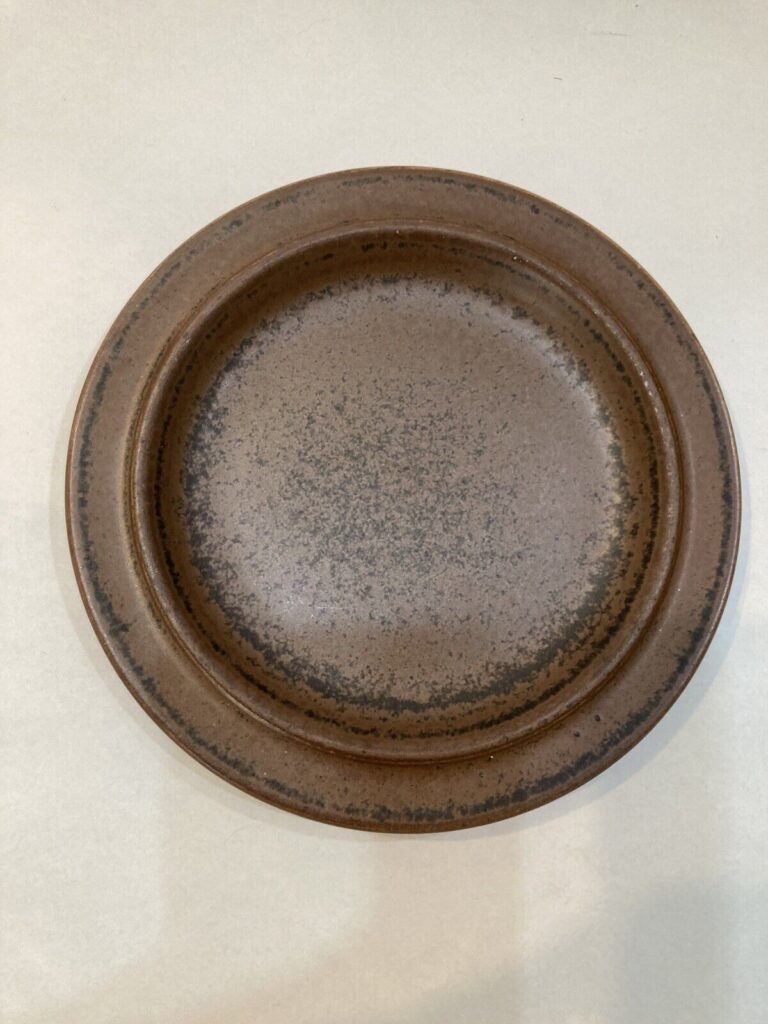 Read more about the article Vintage Set of 4 ARABIA Finland “Ruska”  8” Salad/Dessert Plates Dark Brown