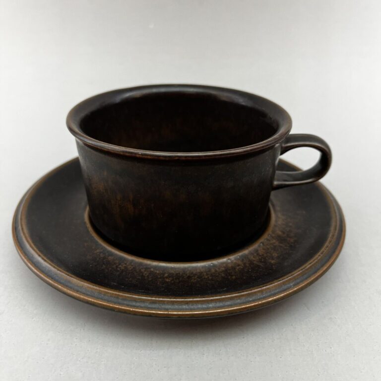 Read more about the article Vintage Arabia Finland Brown Ruska Coffee Cup and Saucer MidCentury Mod