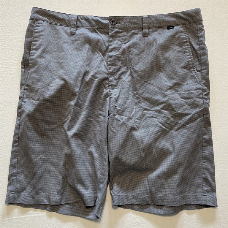 Read more about the article Travis Mathew 40 x 10″ Gray Puppytooth Performance Stretch Tech Golf Shorts