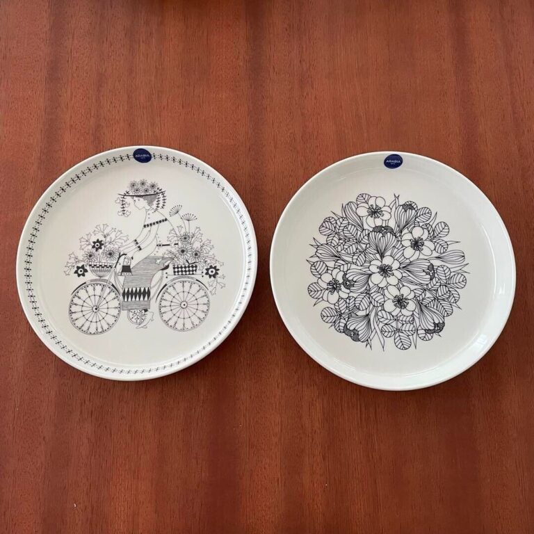 Read more about the article Arabia Emilia Plate 19cm Pair Set