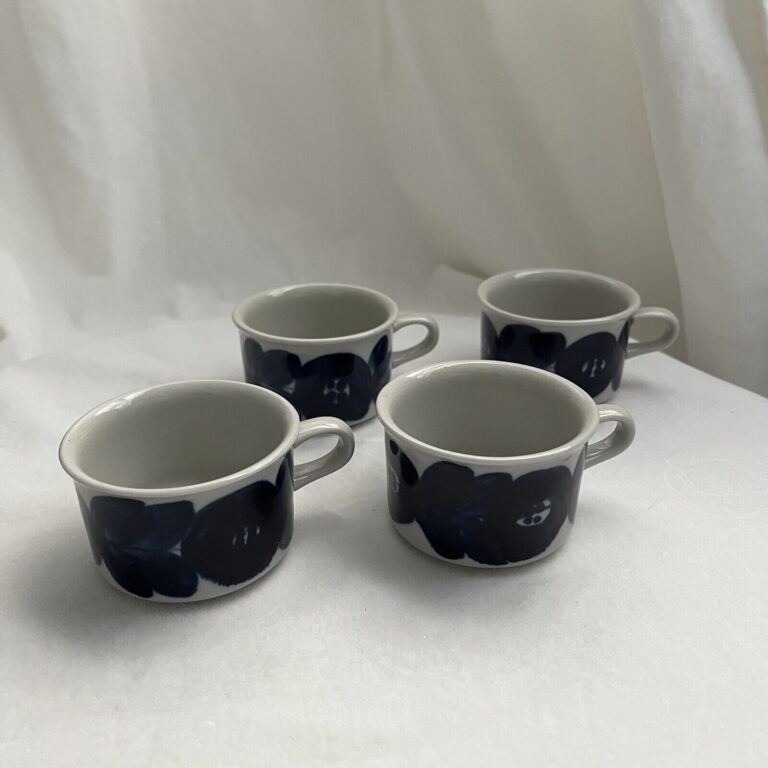 Read more about the article Finland Arabia Anemone Demitasse Espresso Cups Blue Hand Painted Ulla Set of 4