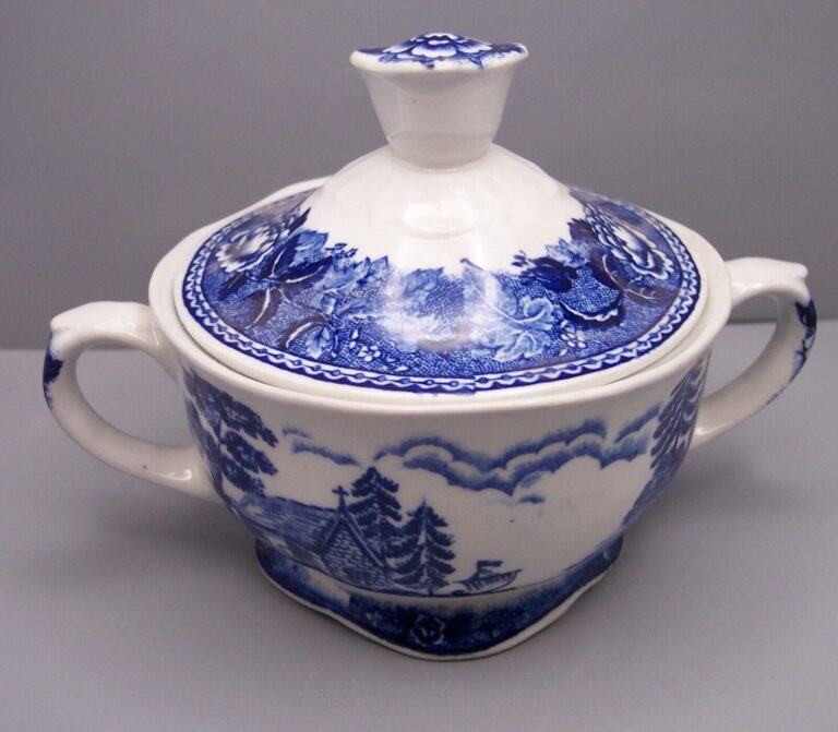 Read more about the article ARABIA Landscape Blue and White Sugar Bow with Lid Finland