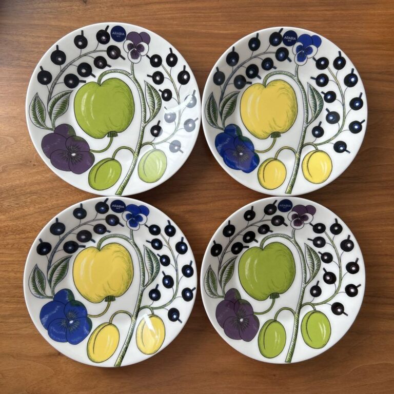 Read more about the article New  unused Arabia Yellow and Purple Paratissi 16.5cm plate Scandinavian fruit set