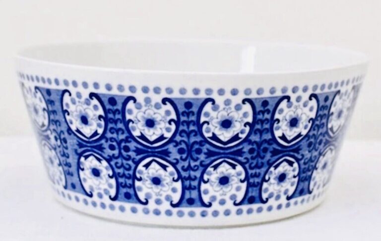 Read more about the article VTG Arabia Finland Blue and White Florals LG ALI Serving Bowl 10″ D