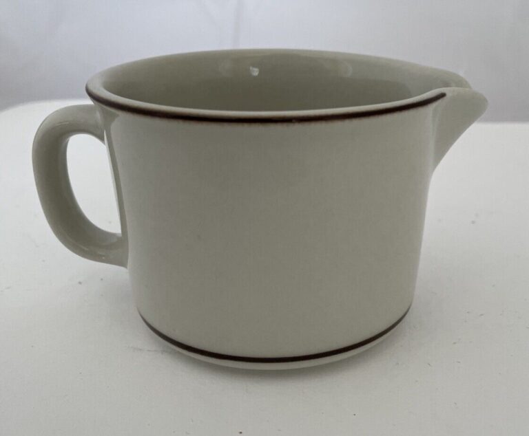 Read more about the article Vintage Arabia Creamer Fennica Brown Stripe Finland Retro MCM Style