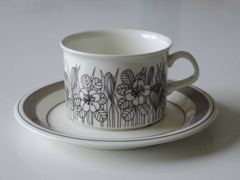 Read more about the article Arabia Krokus C S Crocus Gray Line Teacup And Saucer Large 1