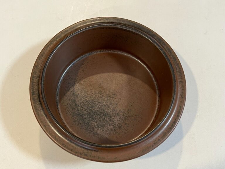 Read more about the article Arabia Finland Ruska Round Vegetable Bowl  Brown Stoneware  7 1/8″ Dia  2 1/2″ H