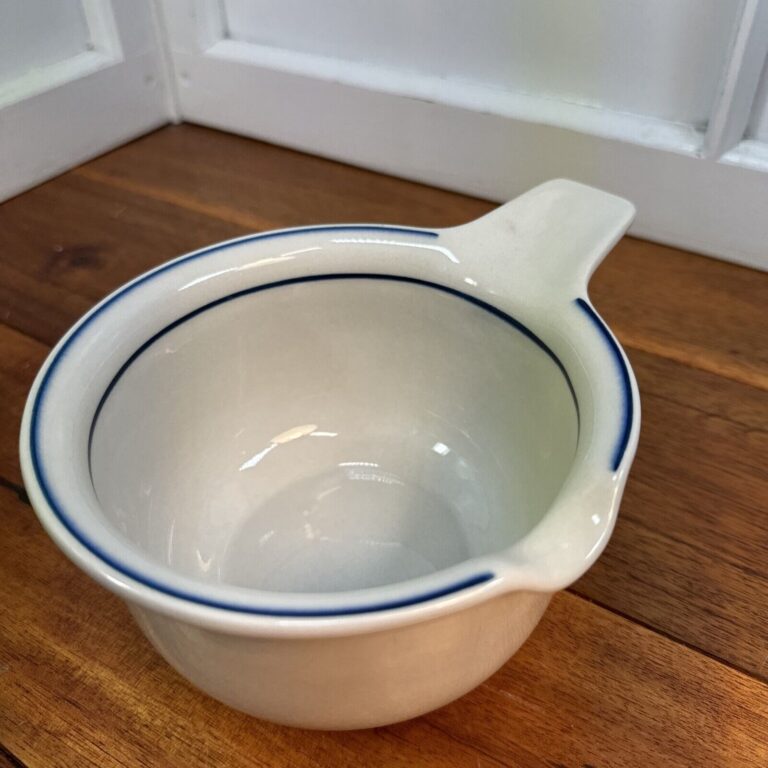 Read more about the article ARABIA Finland Blue Saimaa Open Sauce Boat Handled Bowl Vintage – Gravy