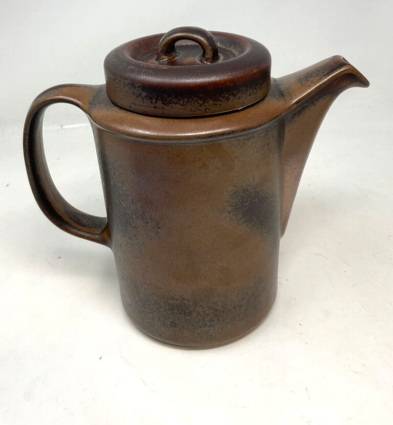 Read more about the article Vintage Arabia Finland Ruska Coffee Pot Ulla Procopé MINT