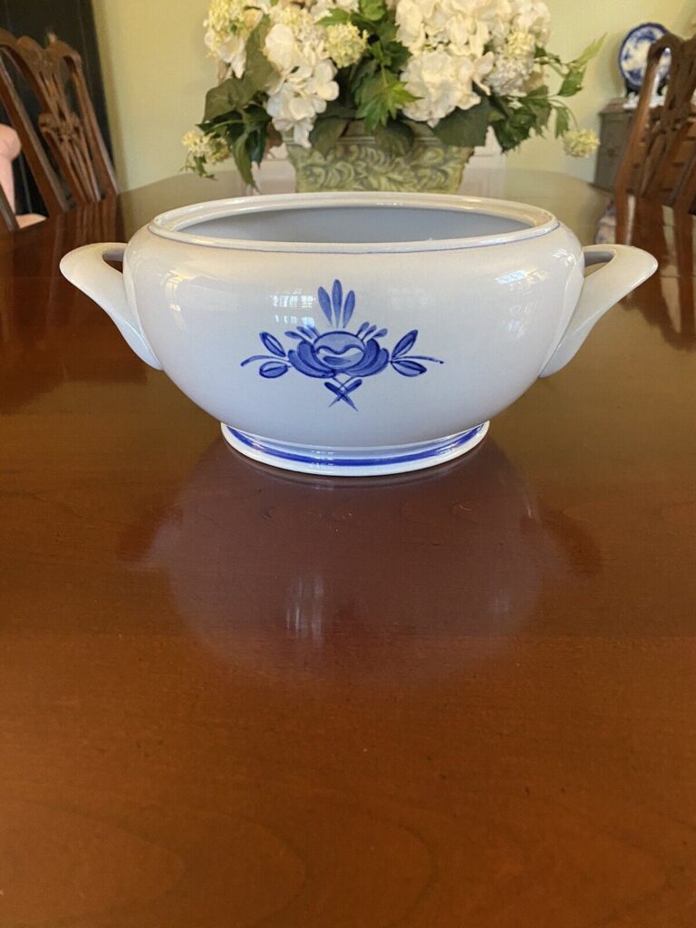 Read more about the article Vintage Arabia Blue Rose Large Vegetable Bowl With Handles And No Lid 9 1/4”