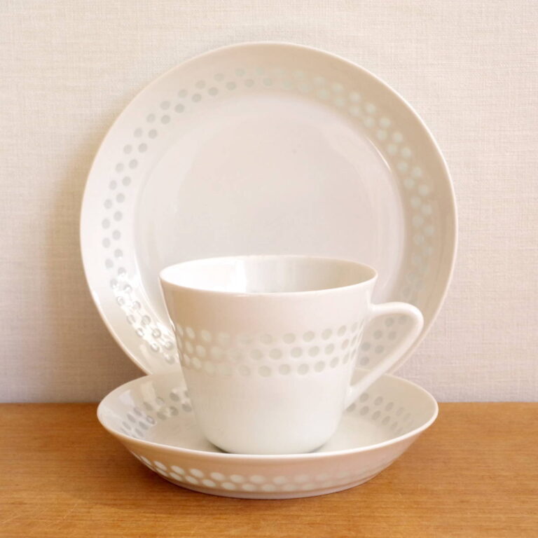 Read more about the article Vintage Arabia Rice Dot Cup Saucer Plate Trio Set F.H.K