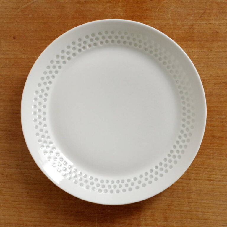 Read more about the article Vintage Arabia Rice Dot F.H.K 19.4cm Plate