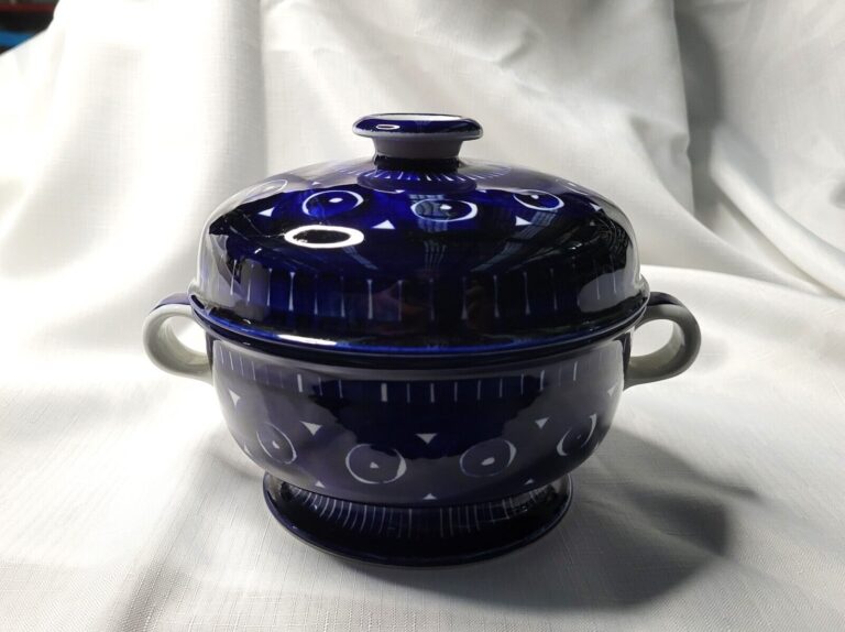 Read more about the article ARABIA POTTERY VALENCIA VITRO PORCELAIN COBALT BLUE and WHITE TUREEN ULLA PROCOPE