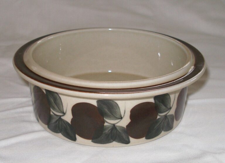 Read more about the article Arabia Finland vintage Ruija serving vegetable bowl