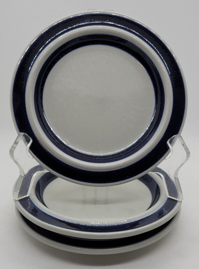 Read more about the article Set of 3 Arabia “Anemone” Blue 6 3/8″ Bread and Butter Plates  Finland