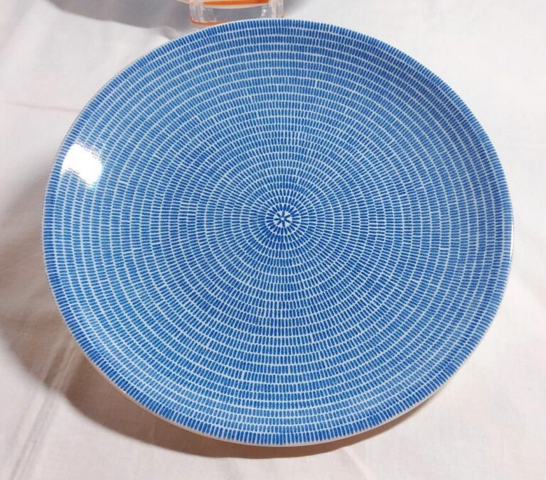 Read more about the article Old Logo Iittala Arabia Avec24H 26cm Plate Blue