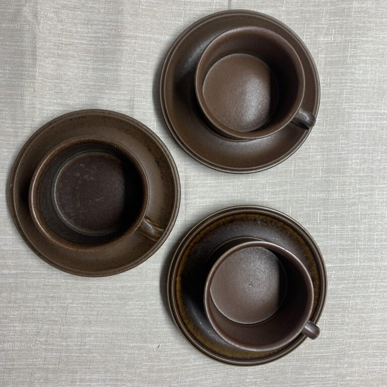 Read more about the article Vintage Arabia Finland Ruska Flat Coffee / Tea Cup and Saucer Set Of 3