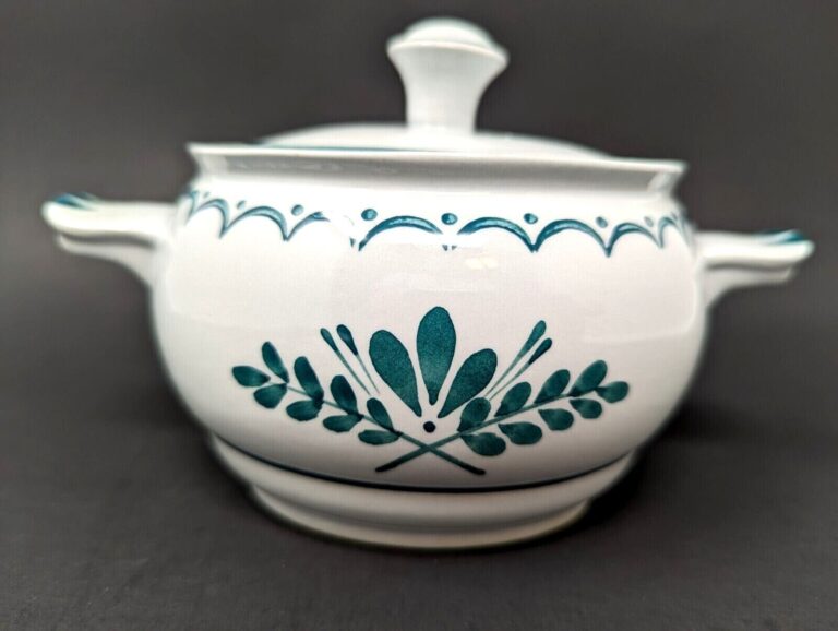 Read more about the article Vintage Arabia Finland Green Thistle Sugar Bowl with Lid