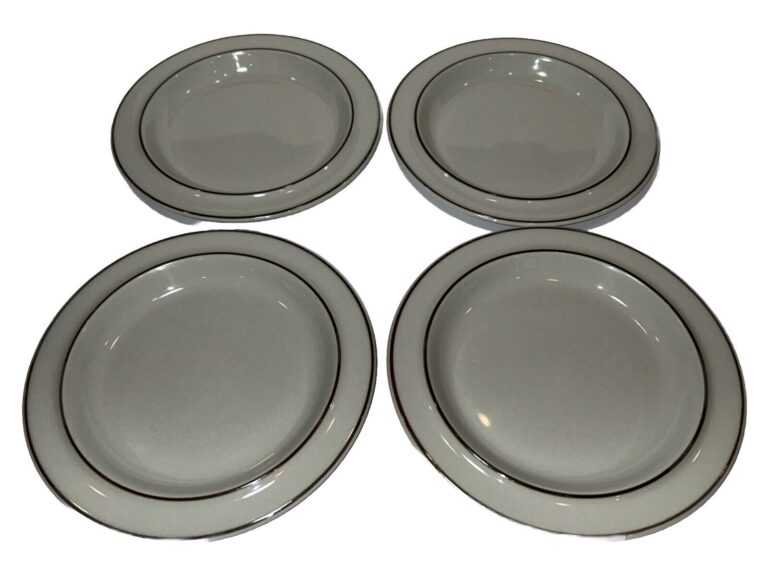 Read more about the article Arabia Finland Fennica 6 3/4” Bread Plate Set of Four EUC