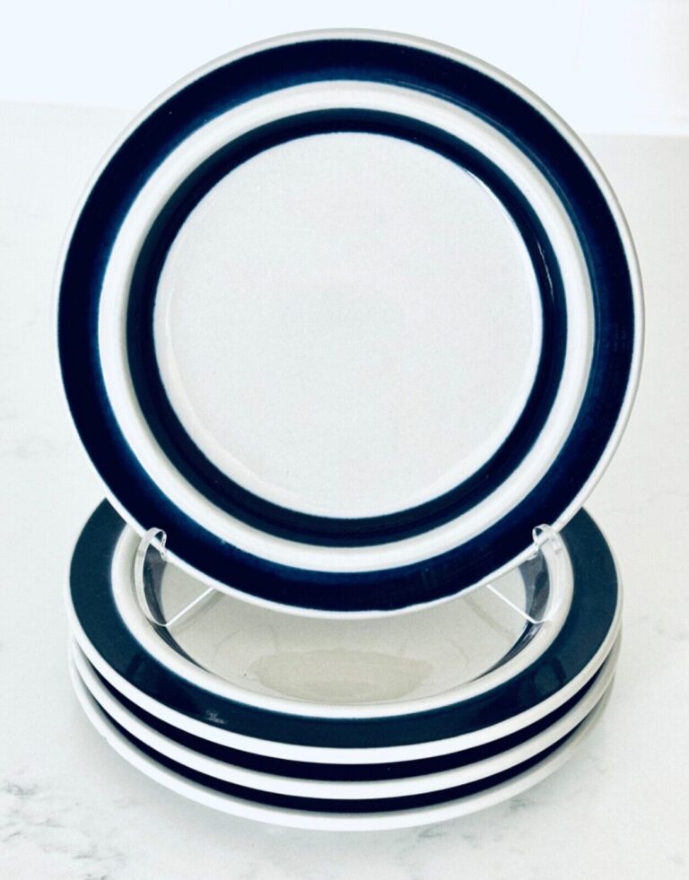 Read more about the article 4 Arabia Finland Anemone Blue and White Bread  Appetizer  Tidbit Plates 6 1/4”