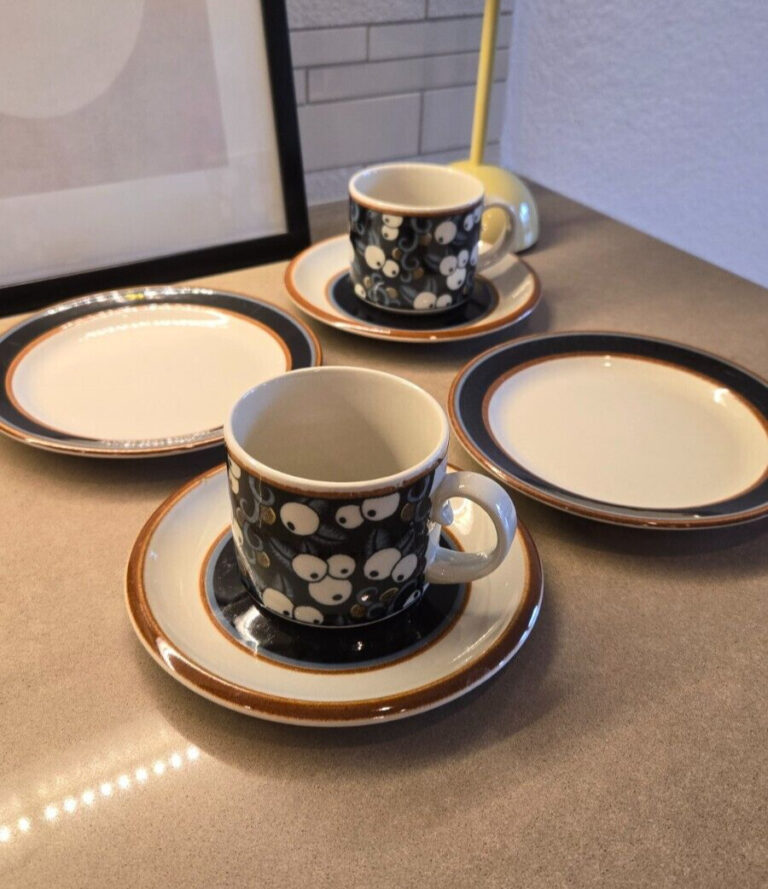 Read more about the article Arabia Finlnad Taika Vintage Cups  Saucers  Cake Plate set