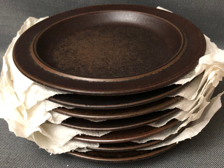 Read more about the article 8 ARABIA of FINLAND RUSKA Stoneware Side Plates 7 7/8 ” Brown Ulla Procope