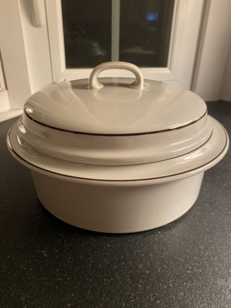 Read more about the article Arabia Fennica 1 1/2 Quart Covered Casserole