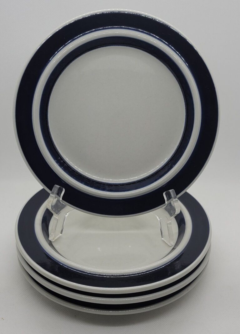 Read more about the article Set of 4 Arabia “Anemone” Blue SALAD PLATES  7 7/8″  Finland  Multiples Avail.