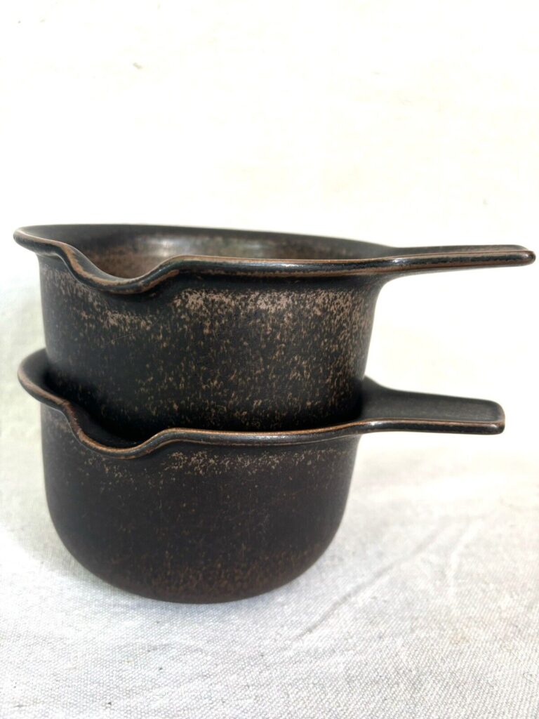 Read more about the article Arabia RUSKA Ulla Procope Pair Of Sauce Gravy Boat  Finland 1960s