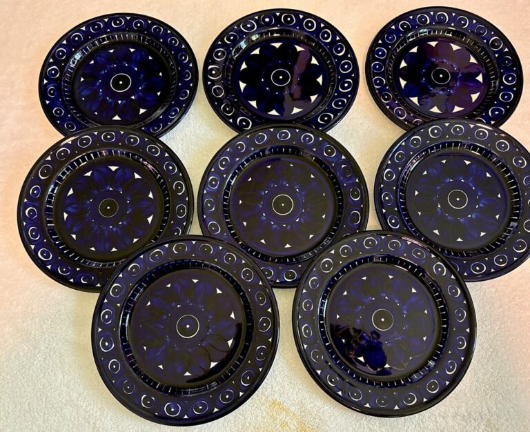 Read more about the article Set of 8 – Arabia Finland Valencia Salad Plates / Vintage Blue White Swirls – EC