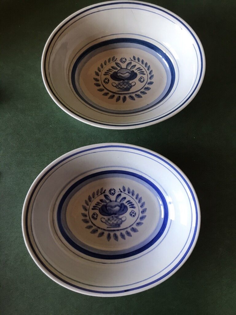 Read more about the article (2) Vtg Arabia “BLUE ROSE” Serving Bowls – Mid-Century Modern