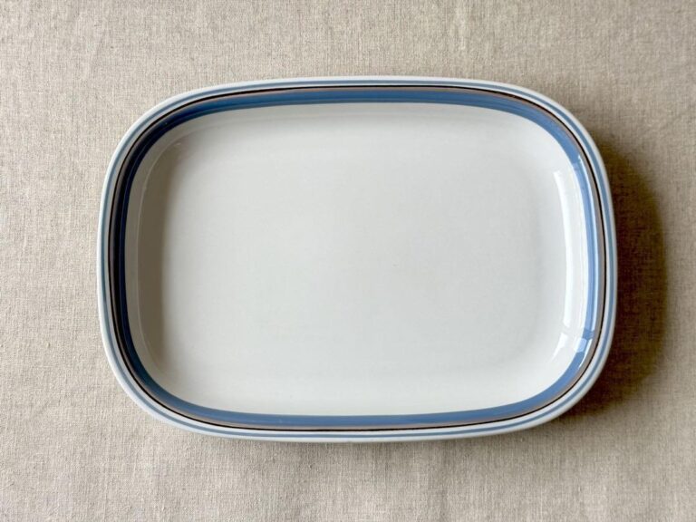 Read more about the article Arabia Vintage Uhtua Wide Platter 34.5cm