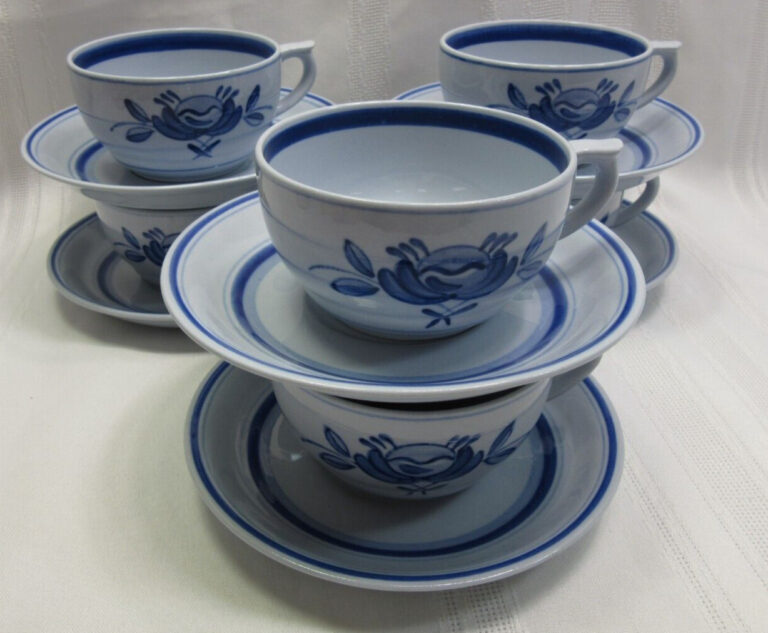 Read more about the article 6 -Lovely Arabia Made in Finland BLUE ROSE Pattern Cup and Saucer Sets