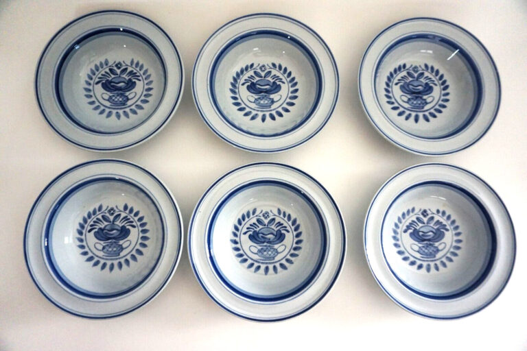 Read more about the article Arabia Finland Blue Rose Rimmed Cereal Bowl Flower 6.5″ Hand Painted Set of 6